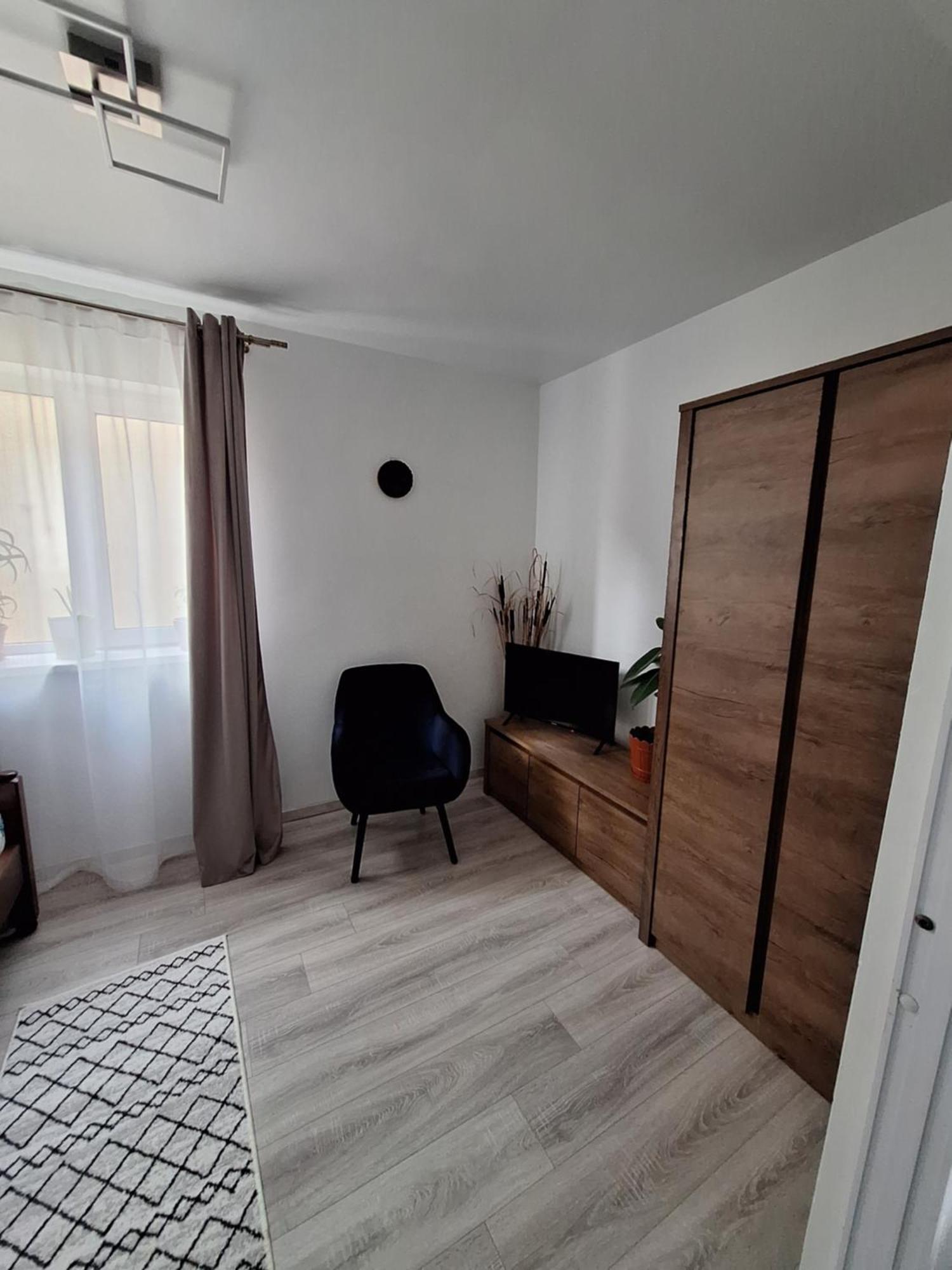 Miha'S Apartament Sulina Exteriör bild